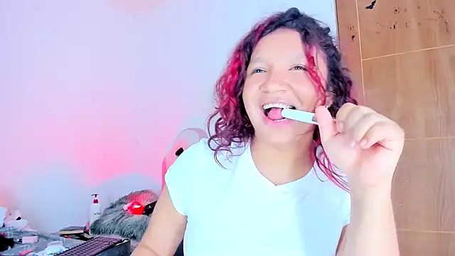 Emily_Coper18 Live XXX-Chat