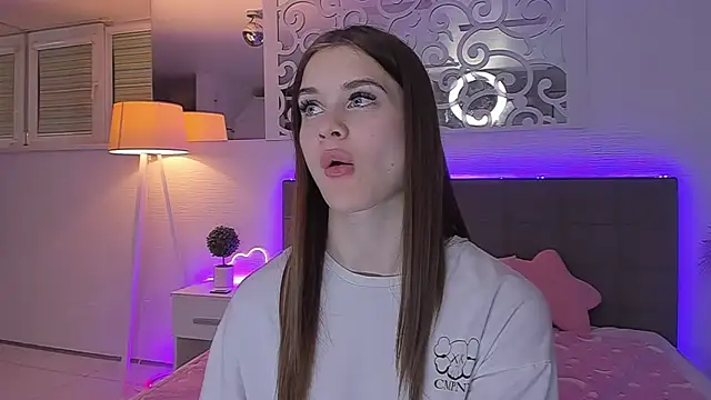 LuisaClover Adlı Modelin Canlı XXX Sohbeti