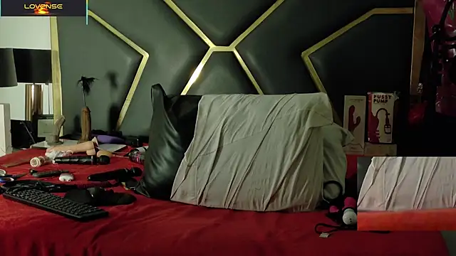 Scarlettt_Ass' Live XXX Chat