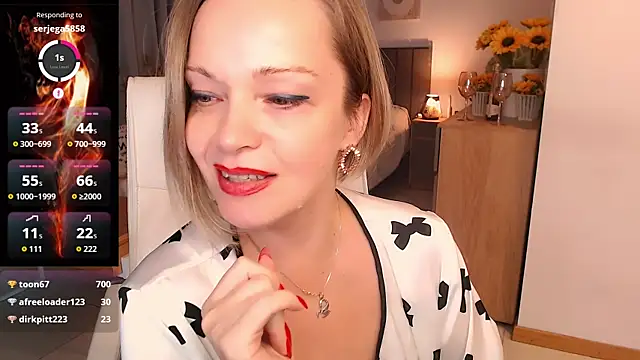 Chat XXX en directo de Tilly_Eliot