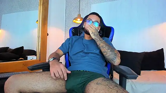 XXX chat uživo modela KyleJoss30