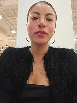 Pertunjukan Kamera Web Karen_San_Miguel