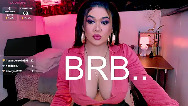 asiankatyhuge élő XXX-chatje