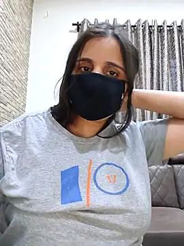 tinaaroraのライブXXXチャット