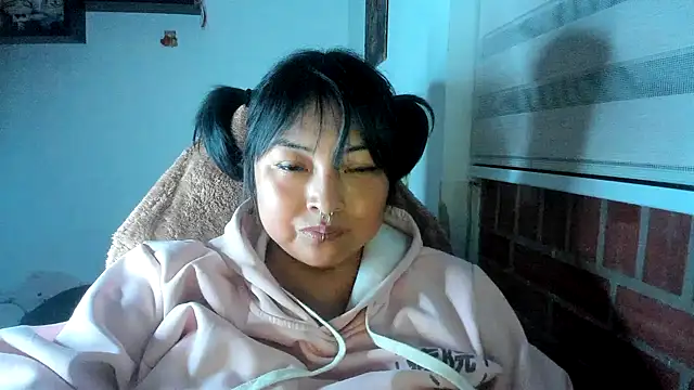 แชท XXX สดของ Shaddycute_