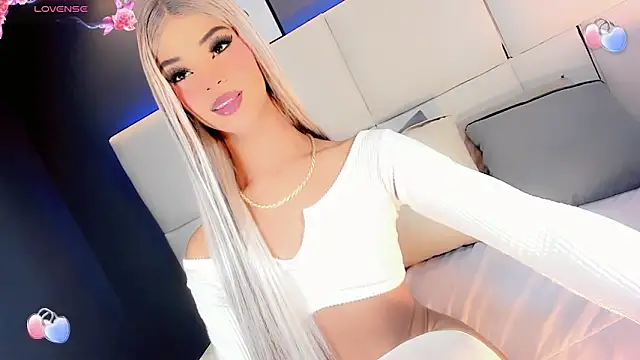 Kornylovee: διαδικτυακό σόου στην κάμερα