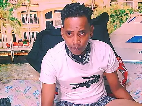 IndianHunk01 即時 XXX 聊天