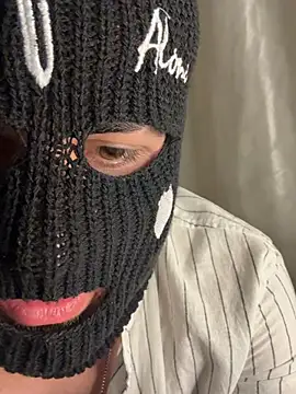 Tanidikbirii 在線直播表演