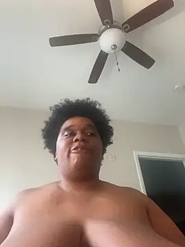 bigmama_deshayyy webkamerás műsora