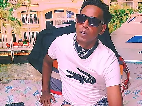 IndianHunk01 élő XXX-chatje