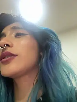 LunaisBack 即時 XXX 聊天