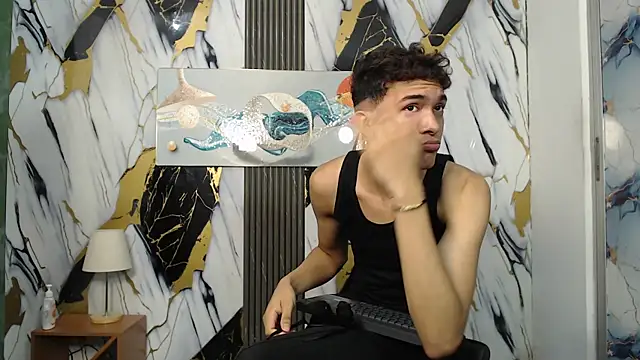 AVENGER_BOYS2026 Adlı Modelin Web Kamerası Şovu