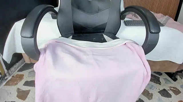 nahomyrusell Chat XXX in diretta