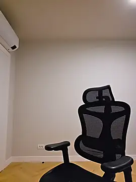 Онлайн чат XXX MiaRides19