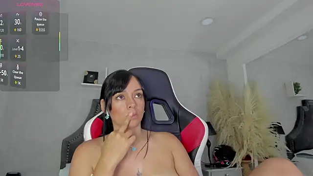 EmiliaRose_ Chat XXX in diretta