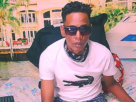 IndianHunk01のウェブカメラショー