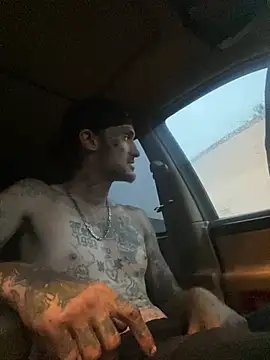 SWAGGDaddy93: διαδικτυακό σόου στην κάμερα