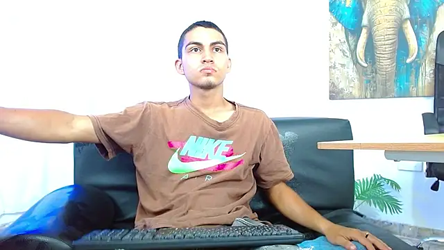 lucass_18 Adlı Modelin Web Kamerası Şovu