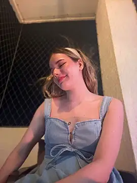 NicoleCut's Webcam Show