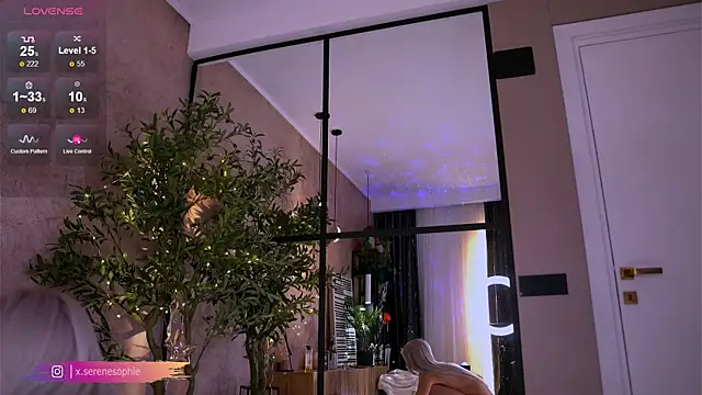 Živý XXX chat Serene_Sophiex