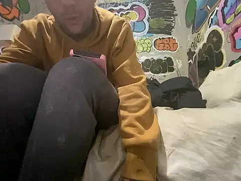 gothboiplzty: διαδικτυακό σόου στην κάμερα