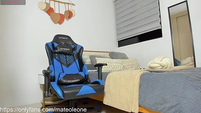 mateoleonee 网络视讯表演