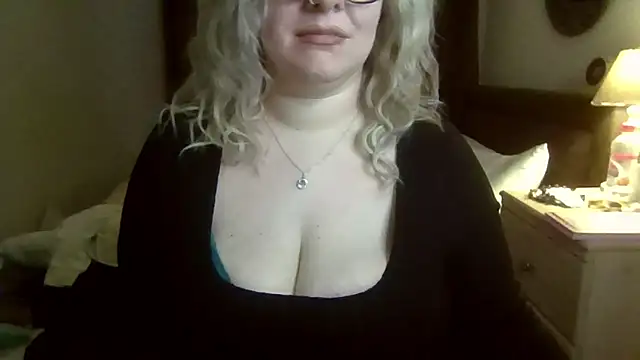IvyWifey's Webcam Show