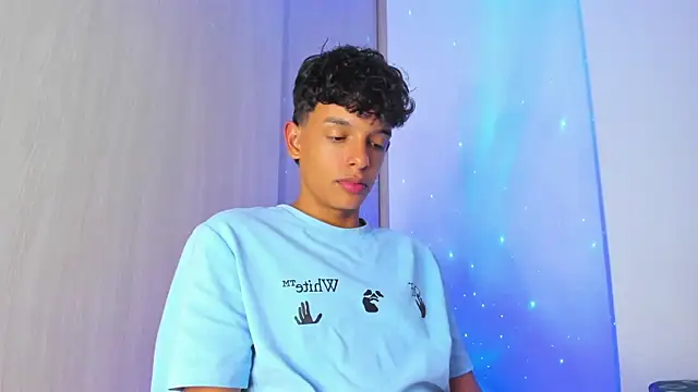 Maxfrost1 Adlı Modelin Web Kamerası Şovu