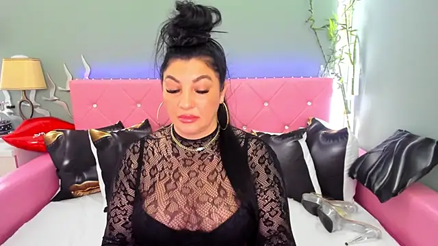 Pokazy przed kamerką – VelvetRose9