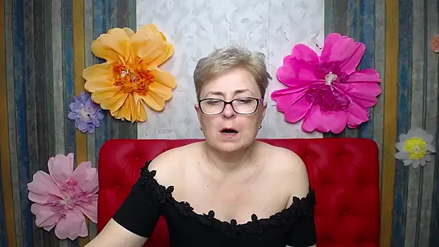 EmiliaGreeのライブXXXチャット