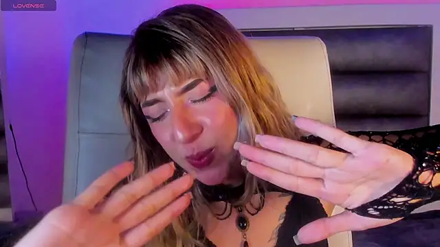 adhalee_js – Naživo XXX chat