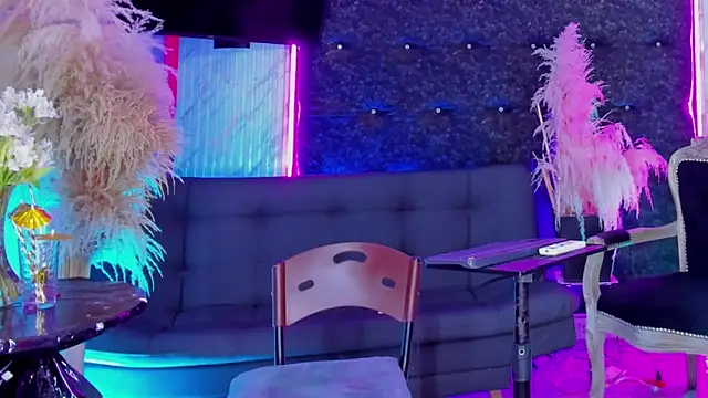 Queens_Wonders_Blonders 网络视讯表演