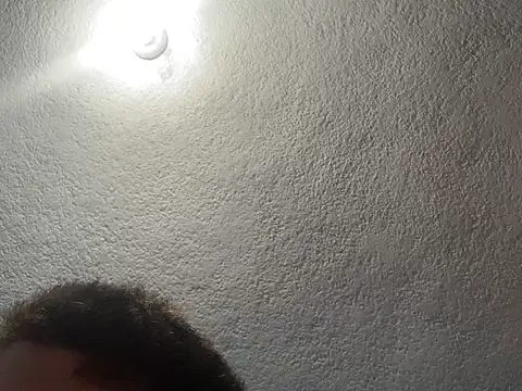 Luisgg18: διαδικτυακό σόου στην κάμερα