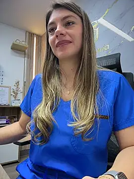 Show de alicee16 na webcam