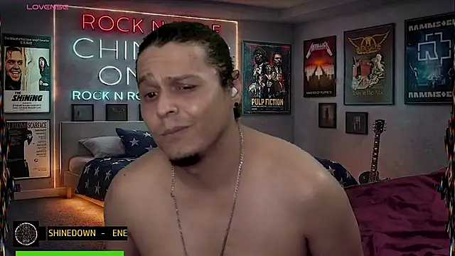 Czat XXX na żywo – chino_roz