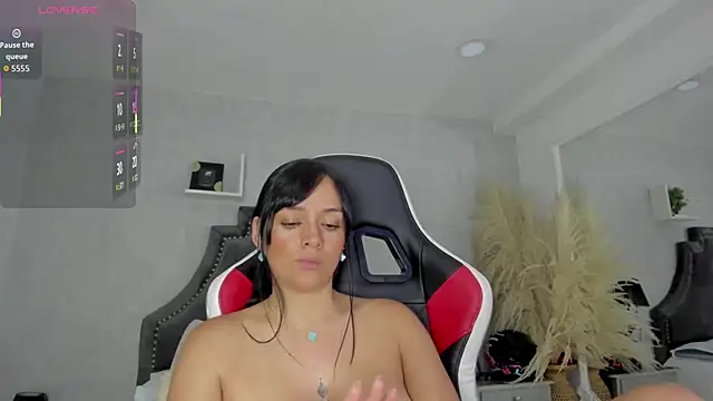 EmiliaRose_ Chat XXX in diretta