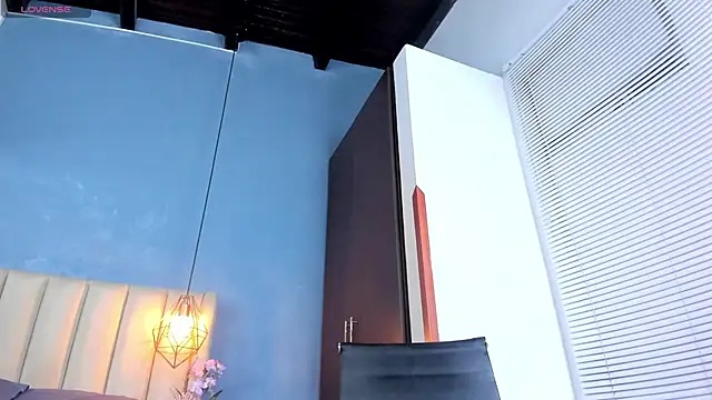 Czat XXX na żywo – Charlothe_01