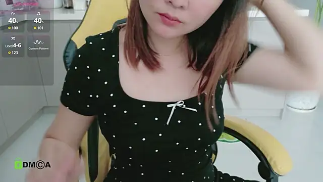 Clumsy_Girl's Live XXX Chat