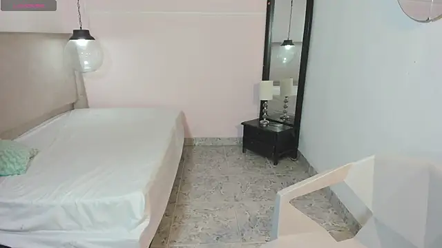 MilaHeat1 élő XXX-chatje