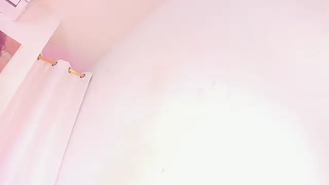 Chatroom XXX en direct de MiaKirshner