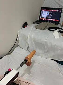 Ozge-SluttyScream69 Webcam-Show