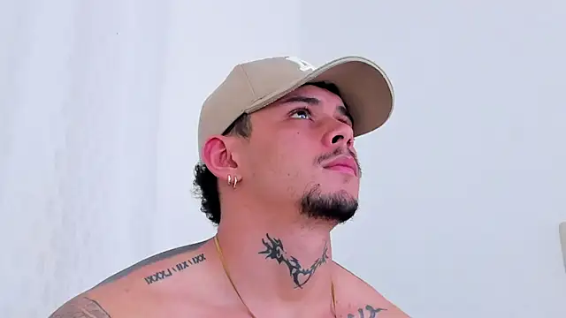 NoahhBrownのウェブカメラショー