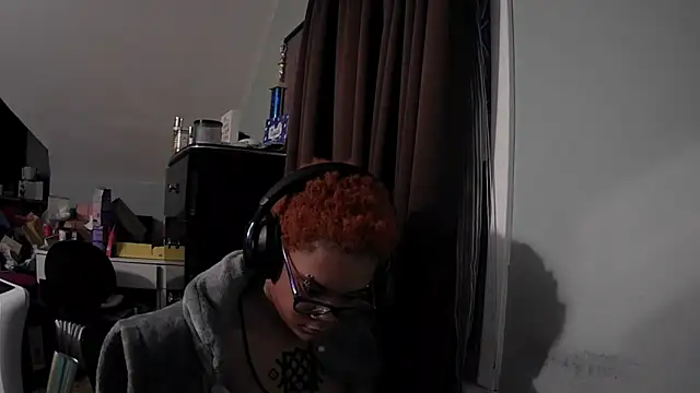 Chat +18 de nickytheehawtie ao vivo