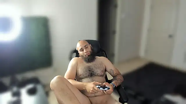 MastaWolfy: διαδικτυακό σόου στην κάμερα