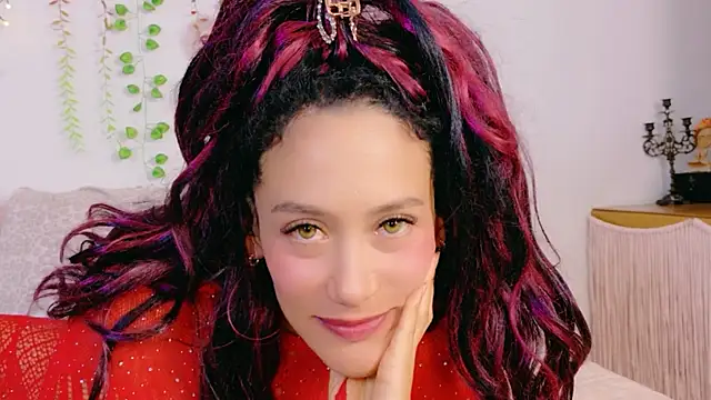 Ajua__Uva élő XXX-chatje