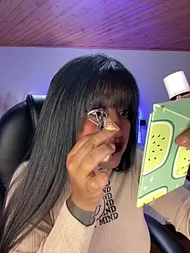 Pokazy przed kamerką – Annie_Alicee