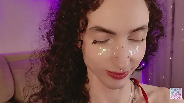 Queen_of_tease: διαδικτυακό σόου στην κάμερα