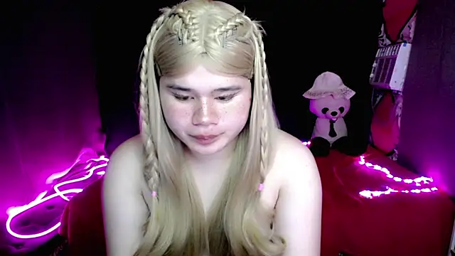 Brittany_143 网络视讯表演