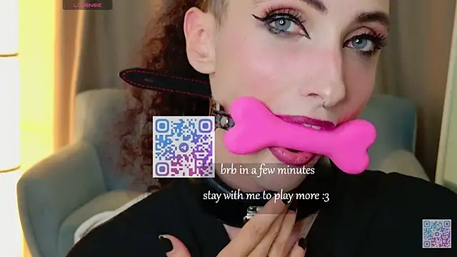 Queen_of_tease: διαδικτυακό σόου στην κάμερα