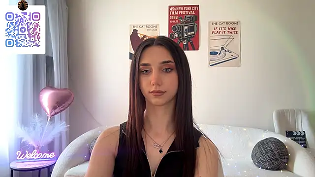 LinaMour 在線直播表演